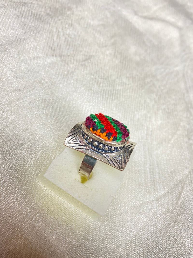 Embroidered adjustable size ring mixed-colors with rhinestones