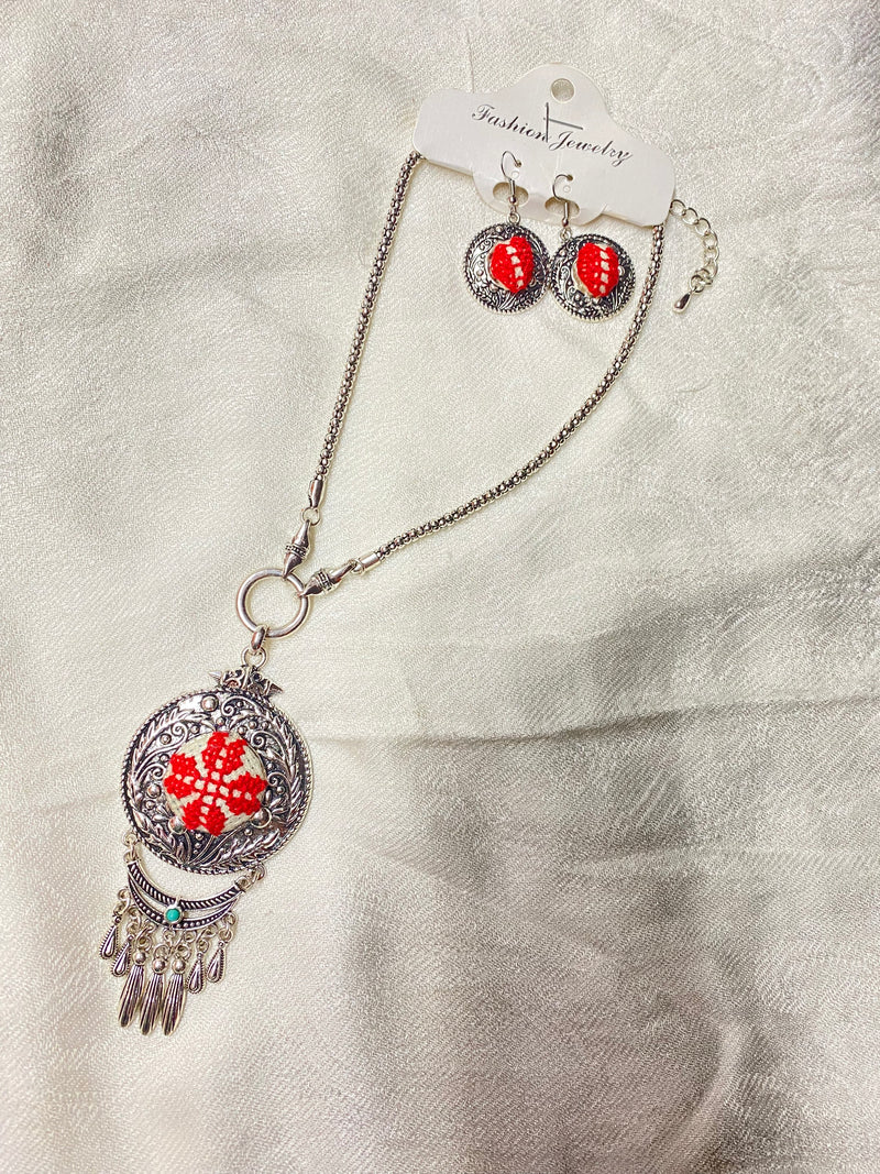 Embroidered neckless & earrings set red & white